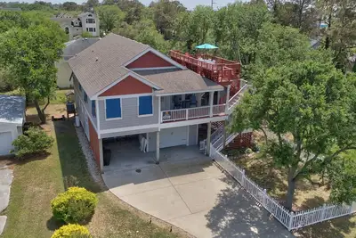 Image de Dog-friendly home on the soundside - private hot tub, crow's nest & Ymca access