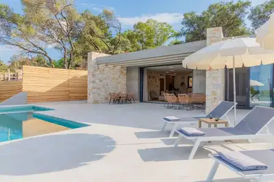 Image de Villa Waterlily - Villa moderne avec piscine privée pour des vacances à Corfou, en Grèce.