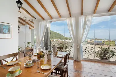 Maison \"Casa Lucas\", avec vue sur les montagnes, piscine, Wi-Fi, jardin et terrasse.