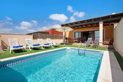 Image de Maison \"Villa Carmen\", avec vue sur la mer, piscine privée et Wi-Fi.