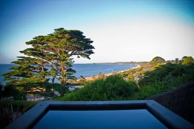 Image de Emanjay: Walk to Beach, Million Dollar Bay Views! Mineral Spa