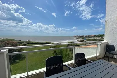 Image de Appartement moderne avec terrasse et garage à Royan