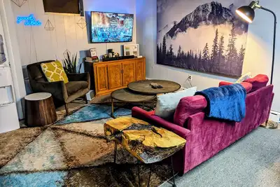 🏯Hip fully furnished apartment minutes from downtown Reading🏯
