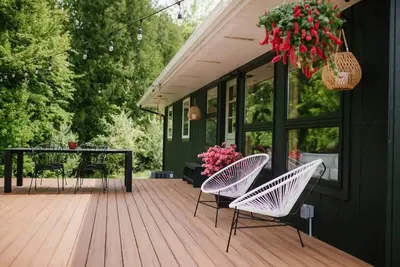 Image de Bay Point Hideaway in the Woods - with Hot Tub!