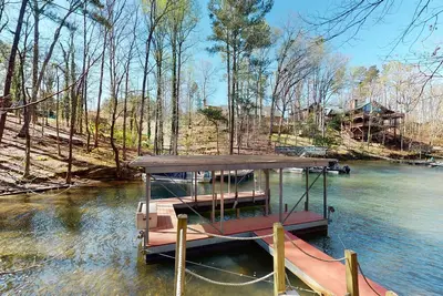 Image de A Cool Change Too, on Lake Lanier with a dock