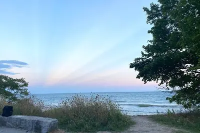 Image de Brand New 2 Br Bsmt Apt Next to Beach and Go Station