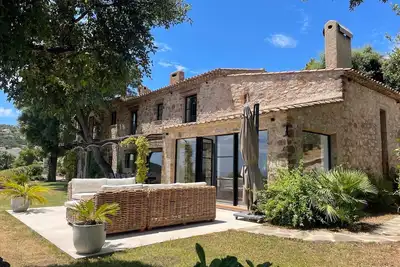 Image de Villa de caractère rénovée en 2022 (vue mer 180° - piscine)