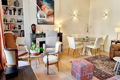 Image de Face à l'hôtel de ville grand appartement