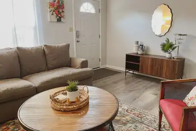 Image de Spartanburg Serenity : Stylish 2-Bedroom Townhouse