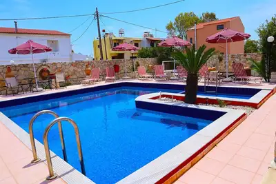 Image de Fragkiskos Pool Apartment — 5 min from the beach!