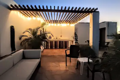 Image de Luxury large Penthouse, Private Rooftop Patio, Jaccuzzi. Sleeps 6. 2 free bikes!