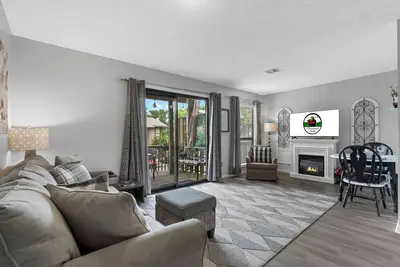 Image de Private Balcony, Fireplace & King Bed | Near Golf & Entertainment in Branson