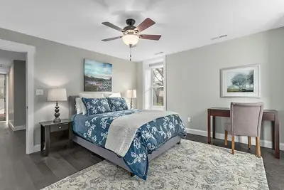 Image de Spacious 1 Bedroom Guest Suite; Private entrance; less than 10 min Dt Avl!