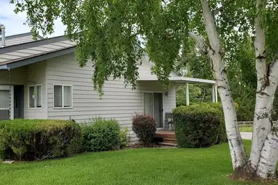 Image de Quiet location near Fvcc, Hospital, Sports Fields. Min 1 mo. rental.