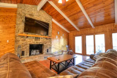 Image de     Hot Tub Cabin🔥Game Room•Fireplace•Pet Friendly•Near Bryson City