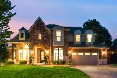 Image de Spectacular pool house with hot tub and cinema