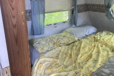 Image de Cute country get away.
