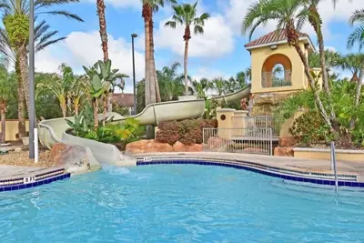 Image de New pool resort style living! In between homes, traveling for work-come enjoy! 🤩