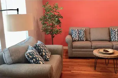 Image de Charming Home | 2Br 2Ba | Med Center | Downtown