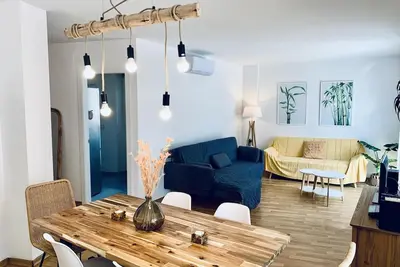 Image de Appartement méditerranéen situé au centre à 500m plage