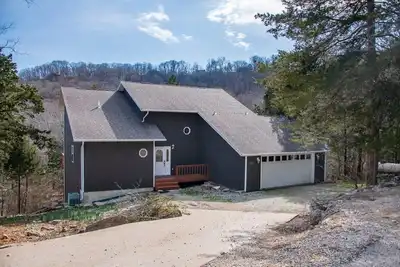 Image de Large Lakefront Home On Beaver Lake - Sleeps 15