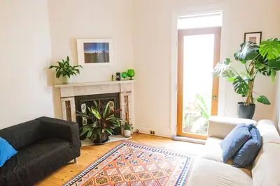 Image de Charming Innercity Furnished 3 bedroom House 10 min bus from City