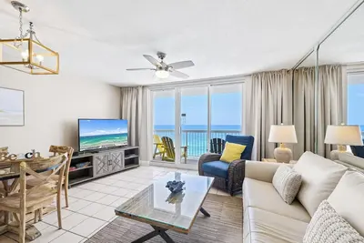Image de 11th Floor Beachfront at Pelican, Stunning View, 3 Pools, Beach Chairs, Wifi