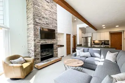 Image de Nicely Decorated 3 Bd Lakeside Club #56 - Close to Ski Hills + Indoor pool!