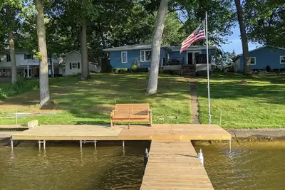 Image de Lakefront house on All Sport Palmer Lake with pier to dock your boat/kayak.