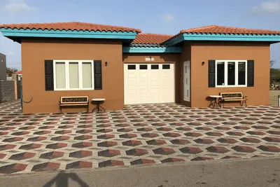 Image de Aruba 2-bedroom duplex for rent. 4 minutes to Eagle Beach and close to shopping.