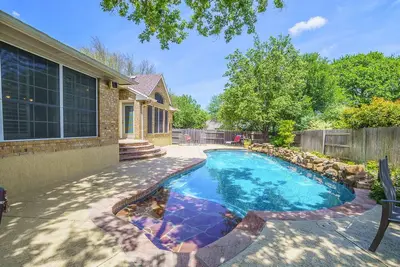 Image de Beautiful Open Floorplan Home with Pool few min drive to Lake Austin & Travis