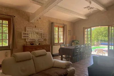 Image de Villa Bargemon avec piscine dans un écrin de verdure
