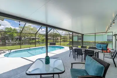 Image de Pool Home That Backs Up to Water- Only 20 Miles to Beautiful Florida Beaches!