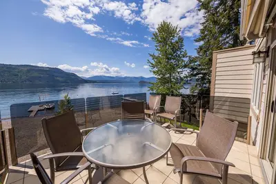 Image de Welcoming family-friendly lake front condo on the beautiful, sunny Shuswap Lake!