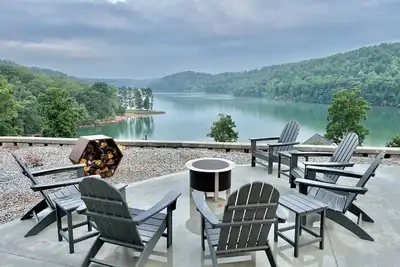 Image de Modern Lake Cottage - Amazing Views - 6 Bed/6 Bath - Boat Launch