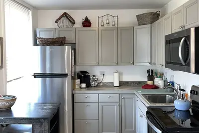 Image de Newly  renovated spacious apartment overlooking Greene Ny