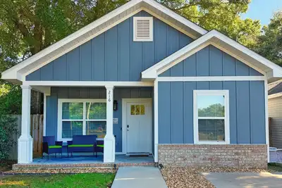 Image de Fall in love w/downtown Pensacola! Spacious modern cottage for you and your pup!