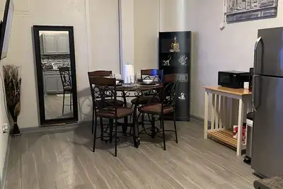 Image de ⭐️2 bedroom with King bd 10 mins to down town