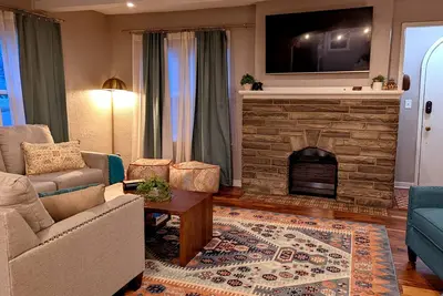 Image de Comfortable & Convenient Home :: Sleeps 15