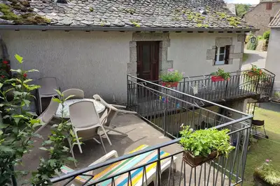 Image de Maison en pierre dans hameau paisible, entre Aubrac (Laguiole) et vallée du Lot