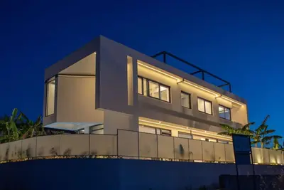 Image de Luxury Villa Glass - 200meters from the beach!