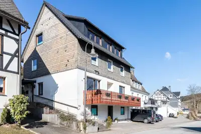 Image de Spacious and modern vacation home with a beautiful view over the village, near Winterberg