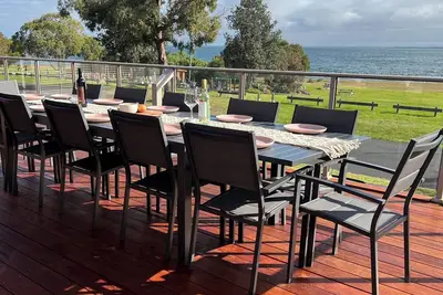 Image de Waterfront 5 Bedroom Spacious Home