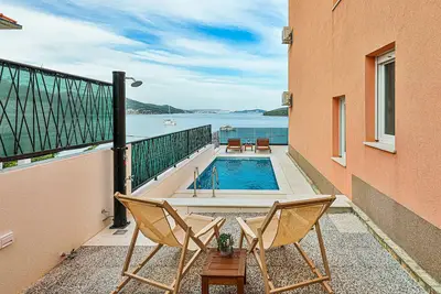 Image de Appartement confortable de 3 chambres à.