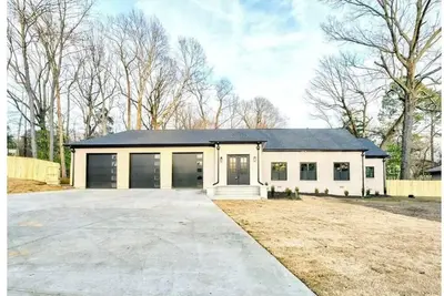 Image de Entire Home- Immaculate 5 bedrooms Sleeps 13