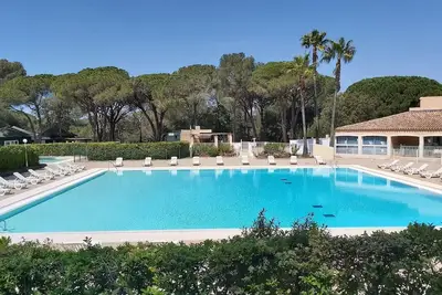Image de Studio de 27m2 dans jolie résidence avec piscine au coeur du golf de Valescure.