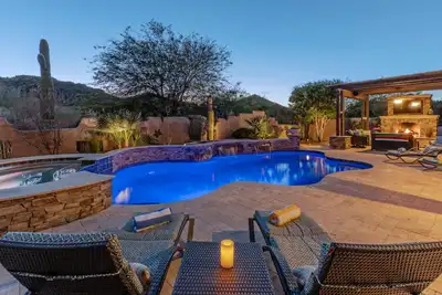 Image de Golf & Hiking, Lux Resort Amenities, Htd Salt H20 Pool, Spa, Putt Green, Satellite TVs, 31 Night Min