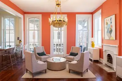 Image de Stunning 3 Br/3 Ba loft apartment w/balcony overlooking historic downtown!