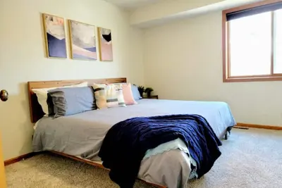 Image de Clean, Comfy, digs close to all the attractions