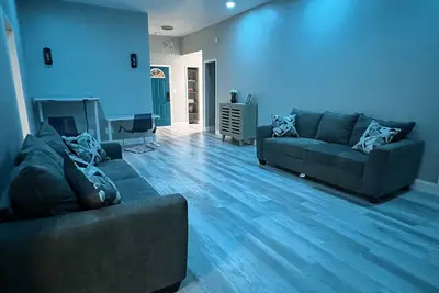 Image de The Embassy - 3 Br\/2ba Fully Renovated Smart Home